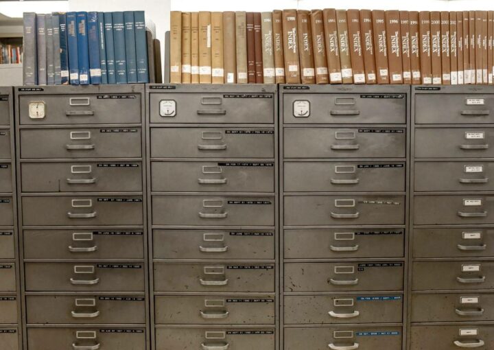 Quelle est la durée légale de conservation de documents administratifs, commerciaux, bancaires, sociaux et fiscaux pour les entreprises ?